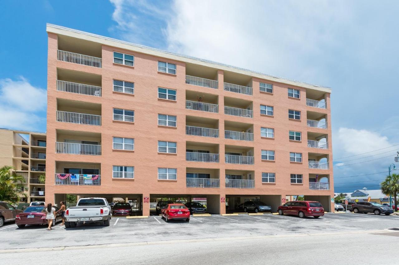 301 Beach Place Condos Сейнт Пийт Бийч Екстериор снимка