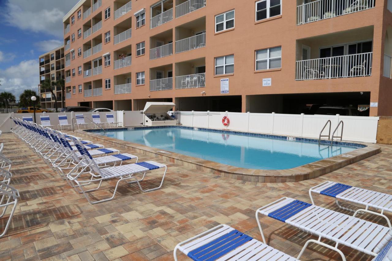 301 Beach Place Condos Сейнт Пийт Бийч Екстериор снимка