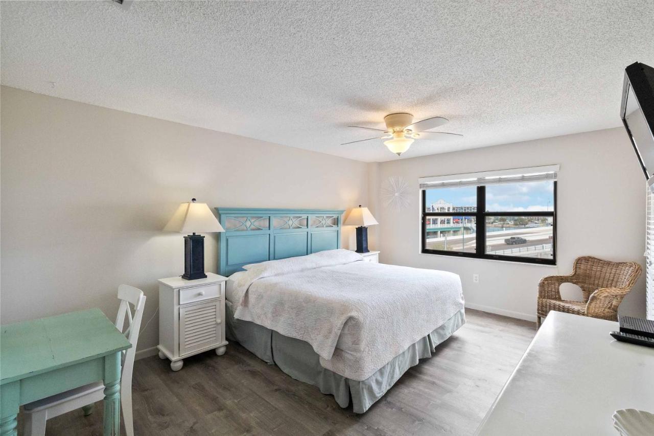 301 Beach Place Condos Сейнт Пийт Бийч Екстериор снимка