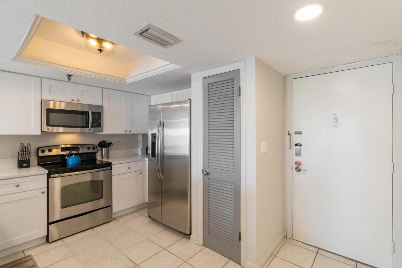 301 Beach Place Condos Сейнт Пийт Бийч Екстериор снимка